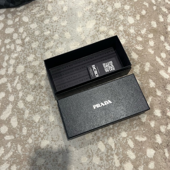Prada Box - Picture 3 of 3